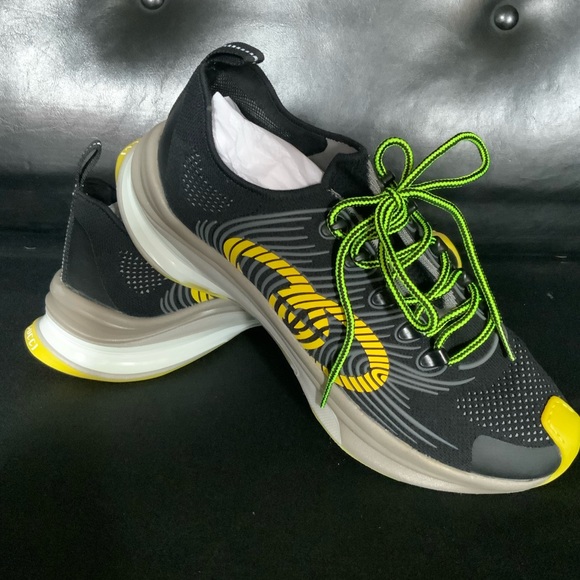 Gucci Run Sneakers - Picture 1 of 10
